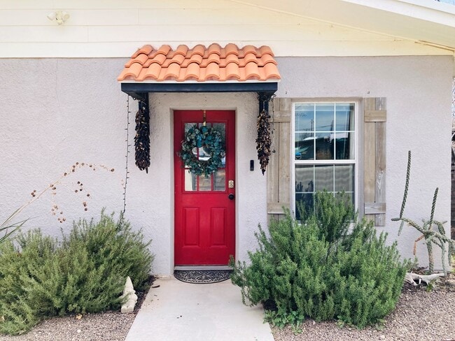 104 E Waco St in Marfa, TX - Building Photo - Building Photo