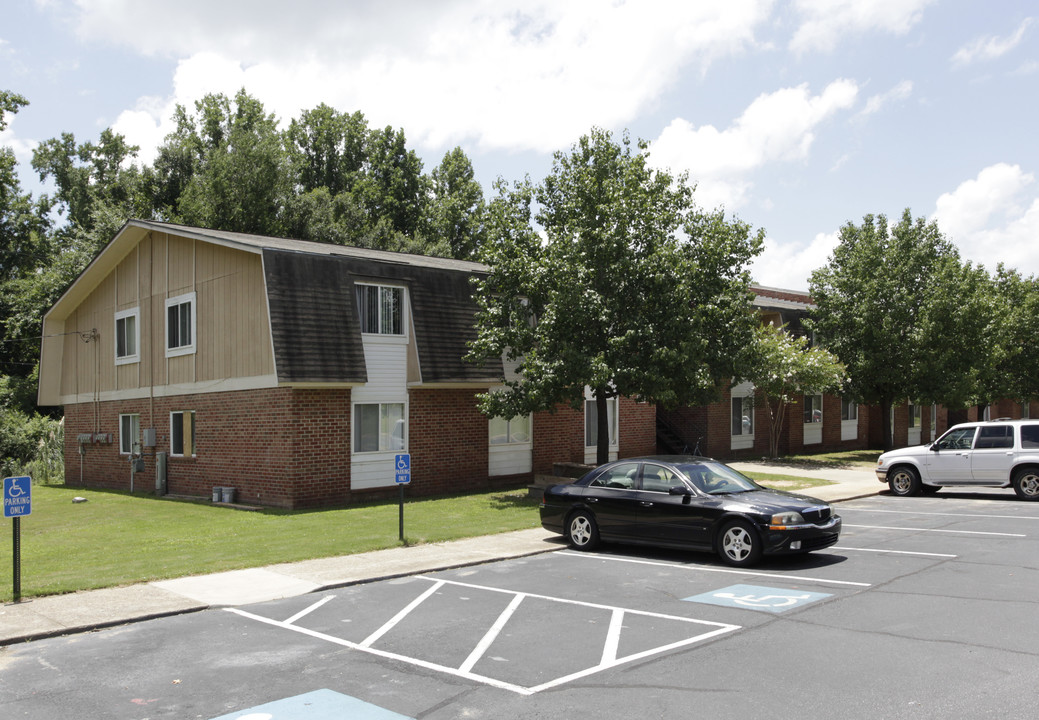 Edmond Estates Apartments in Phenix City, AL - Building Photo