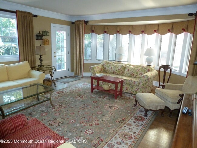 27 Lakewood Rd in Manasquan, NJ - Building Photo - Building Photo