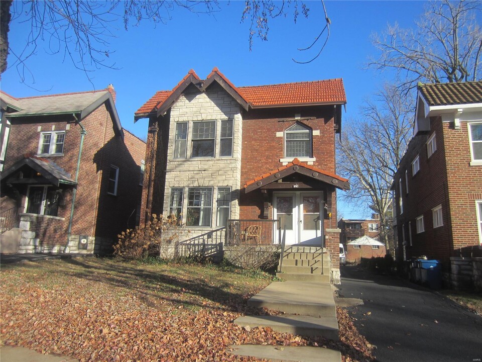 1018 Claytonia Terrace in Richmond Heights, MO - Building Photo