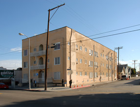 2108 Maple Ave in Los Angeles, CA - Building Photo - Building Photo