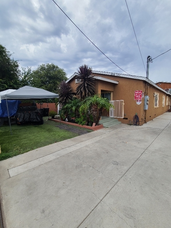 11716 S Central Ave in Los Angeles, CA - Building Photo - Building Photo