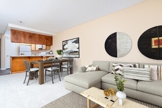 55+ FountainGlen Goldenwest Senior Apartments in Westminster, CA - Foto de edificio - Building Photo