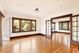 5850 Foothill Dr in Los Angeles, CA - Building Photo