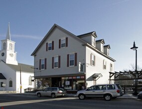 141 Main St in Newmarket, NH - Building Photo - Building Photo