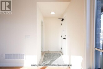 11 Baynes Wy in Bradford West Gwillimbury, ON - Building Photo - Building Photo