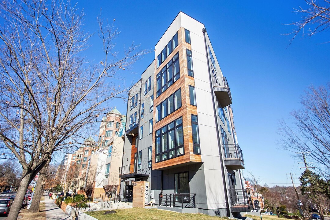 5101 Connecticut Ave NW in Washington, DC - Building Photo