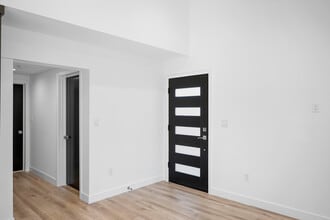 6663 Columbus Ave, Unit 6663 in Van Nuys, CA - Building Photo - Building Photo