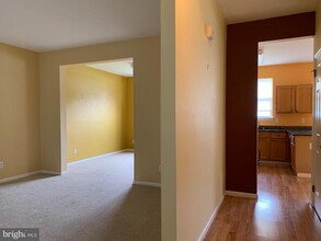 35 Oakmont Terrace in East Windsor, NJ - Building Photo - Building Photo