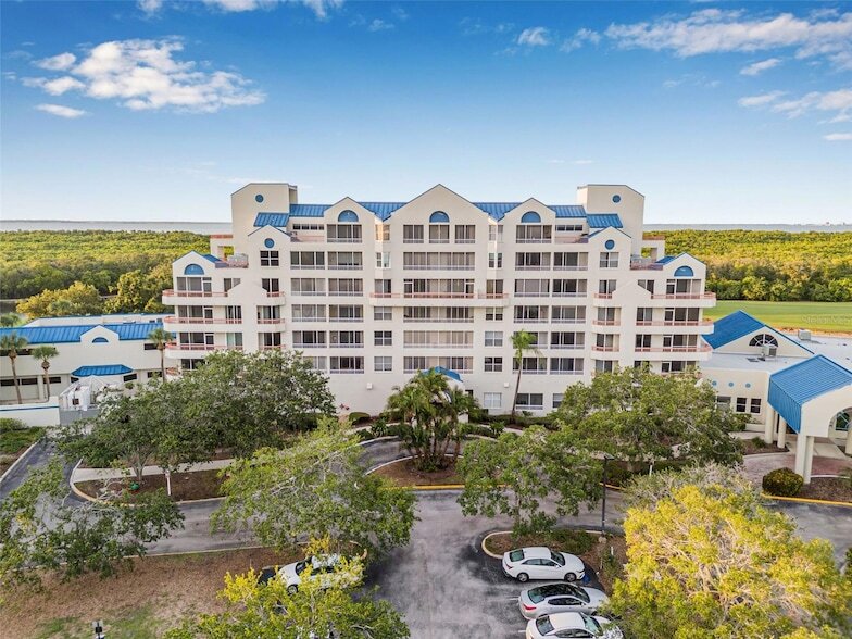 2333 Feather Sound Dr, Unit 208 in Clearwater, FL - Building Photo