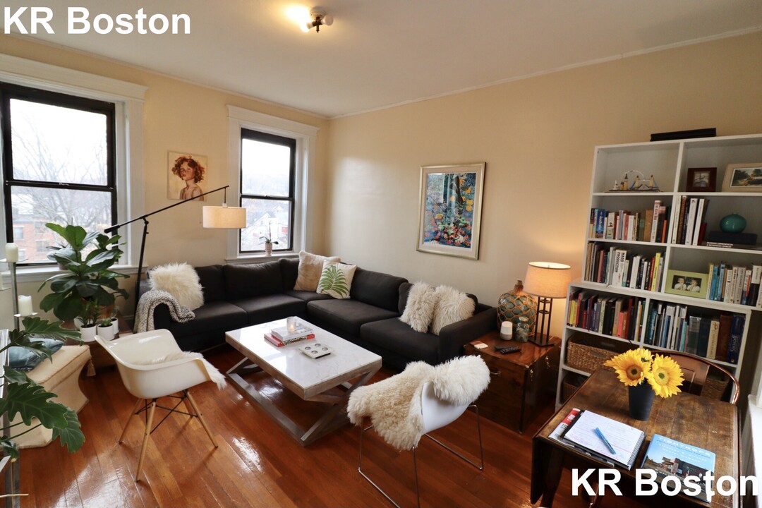 1251 Commonwealth Ave in Boston, MA - Building Photo