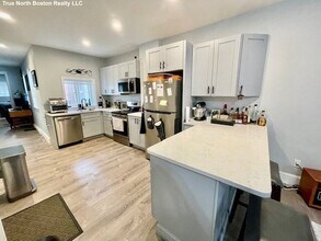 16 Cleveland Pl in Boston, MA - Building Photo - Building Photo