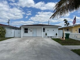 10571 SW 27th St in Miami, FL - Building Photo