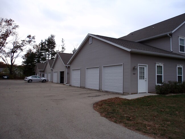 560 W Collins St in Portage, WI - Foto de edificio - Building Photo