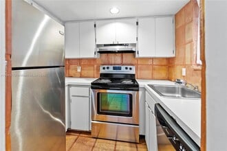 2924 Day Ave in Miami, FL - Building Photo - Building Photo