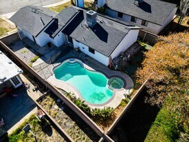 837 Sunrise Ct in Lancaster, CA - Building Photo