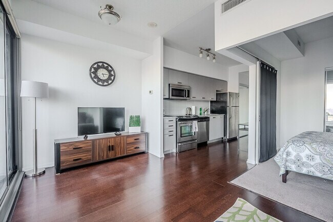 801 Bay St. in Toronto, ON - Building Photo - Building Photo