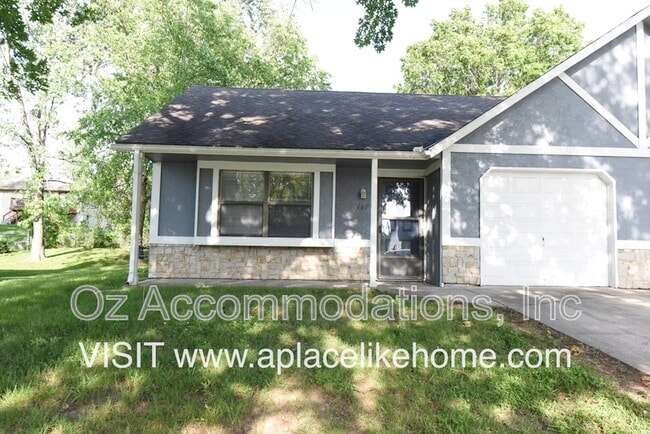 117 SE Greystone Dr in Lee's Summit, MO - Building Photo - Building Photo