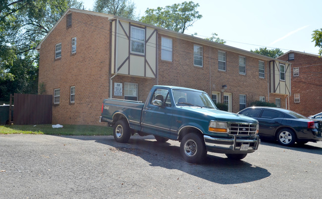 902 Cottage Ave in Vinton, VA - Foto de edificio - Building Photo