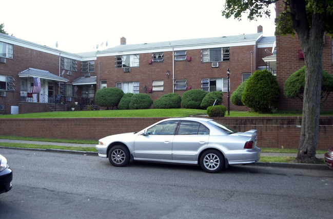 139-145 Haledon Ave in Paterson, NJ - Foto de edificio - Building Photo