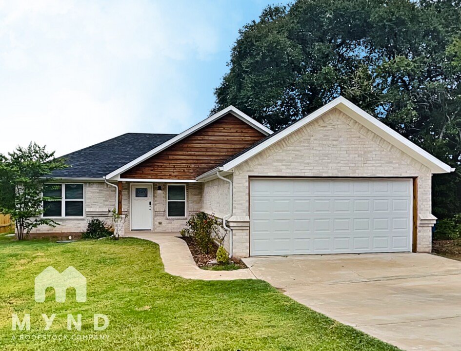 2715 San Gabriel Dr in Granbury, TX - Building Photo