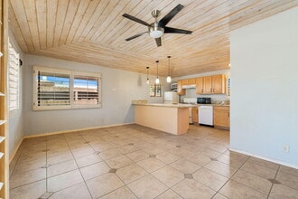 44510 San Carlos Ave in Palm Desert, CA - Foto de edificio - Building Photo