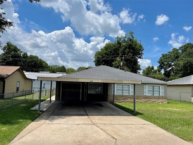 617 Fostoria Ln in Houston, TX - Foto de edificio - Building Photo