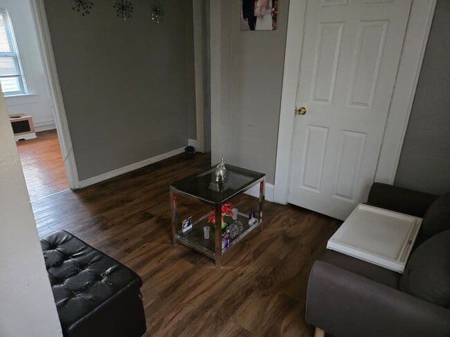 144-146 Mapes Avenue, 3 in Newark, NJ - Foto de edificio - Building Photo