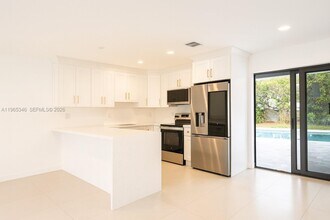 4671 SW 43rd Terrace in Fort Lauderdale, FL - Building Photo - Building Photo