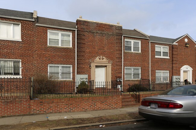 1712 Capitol Ave NE in Washington, DC - Foto de edificio - Building Photo