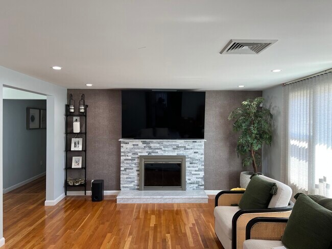 38 Garland St, Unit 1 in Everett, MA - Foto de edificio - Building Photo