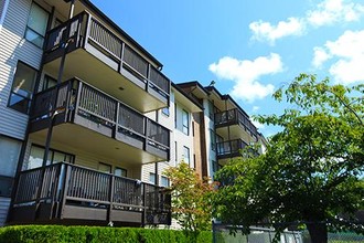 Village Green Apartments in Kent, WA - Building Photo - Building Photo