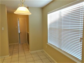 210 Trees Dr in Cedar Hill, TX - Foto de edificio - Building Photo