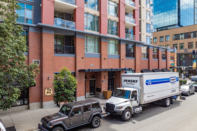 Diamond Terrace in San Diego, CA - Foto de edificio - Building Photo