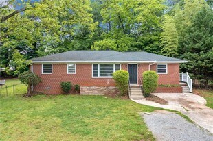 2078 Olive Springs Rd SE in Marietta, GA - Building Photo