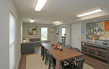 Vesta Derby Oaks (Patriot Derby) in Louisville, KY - Building Photo - Interior Photo