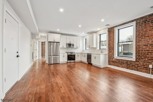 35 Main St in Millburn, NJ - Building Photo - Building Photo