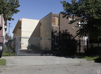 14201 Delano St in Van Nuys, CA - Foto de edificio - Building Photo