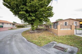 12061 SW 4th Terrace in Miami, FL - Building Photo - Building Photo