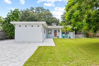 6327 S Renellie Ct in Tampa, FL - Building Photo - Building Photo