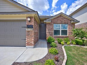 14108 Kira Ln in Manor, TX - Foto de edificio - Building Photo