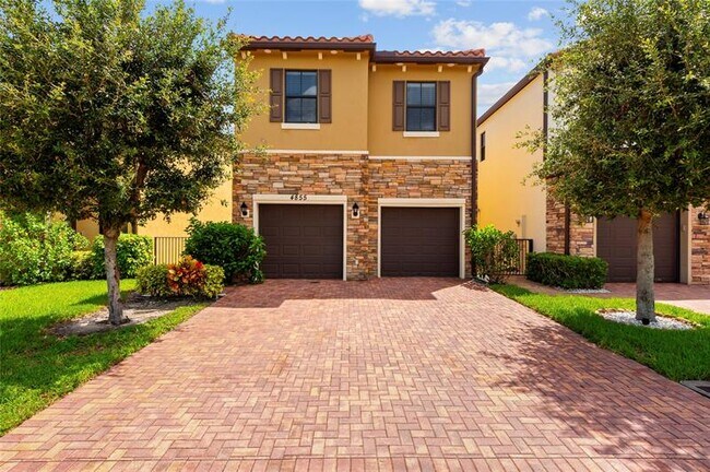 4855 NW 55th Pl in Tamarac, FL - Building Photo - Building Photo