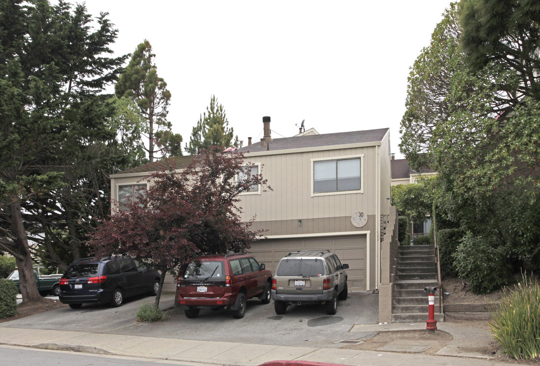 200 Pilarcitos Ave in Half Moon Bay, CA - Building Photo