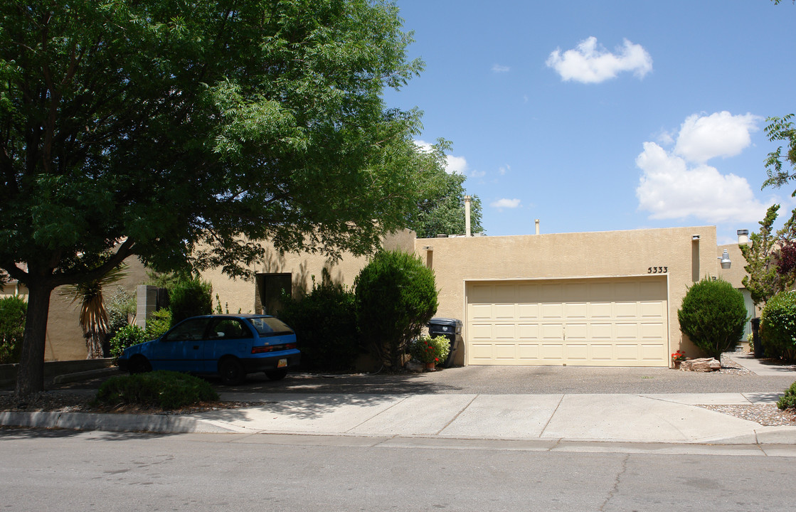 5317-5333 Heritage Way NE in Albuquerque, NM - Building Photo