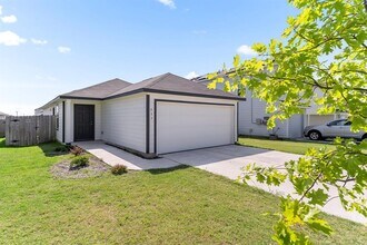 617 Marty Allen Lp in Jarrell, TX - Building Photo - Building Photo