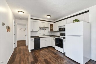 23885 David Dr in North Olmsted, OH - Building Photo - Building Photo