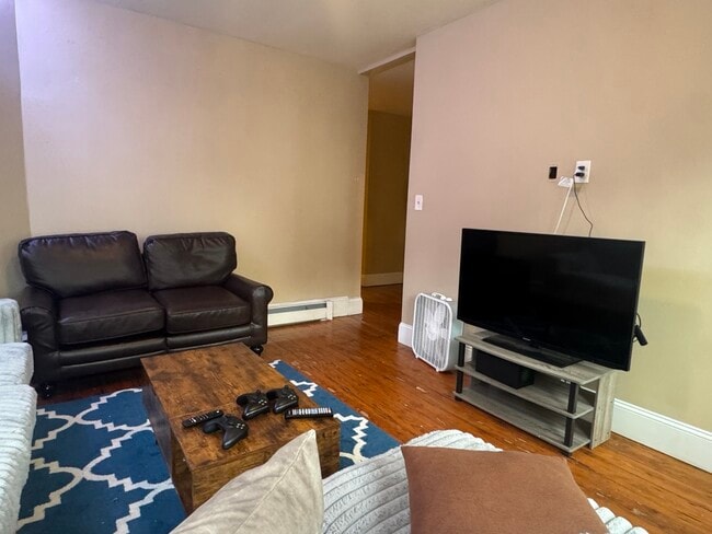 38 Hillside St, Unit 1 in Boston, MA - Building Photo - Building Photo