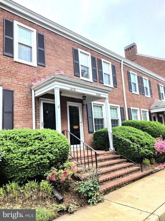 property at 3068 S Buchanan St