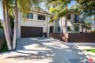 3201 Viola Pl in Los Angeles, CA - Building Photo