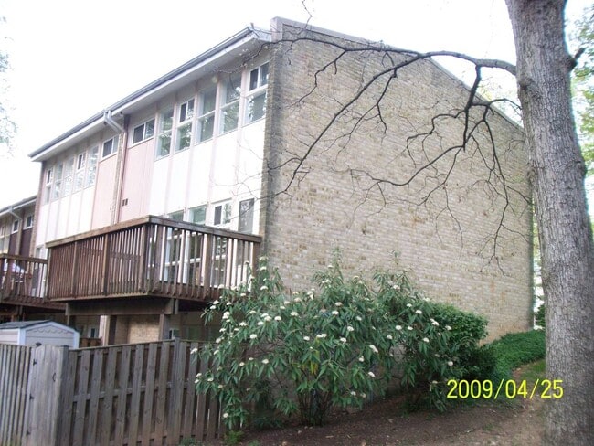 4422 Forest Glen Ct in Annandale, VA - Building Photo - Building Photo